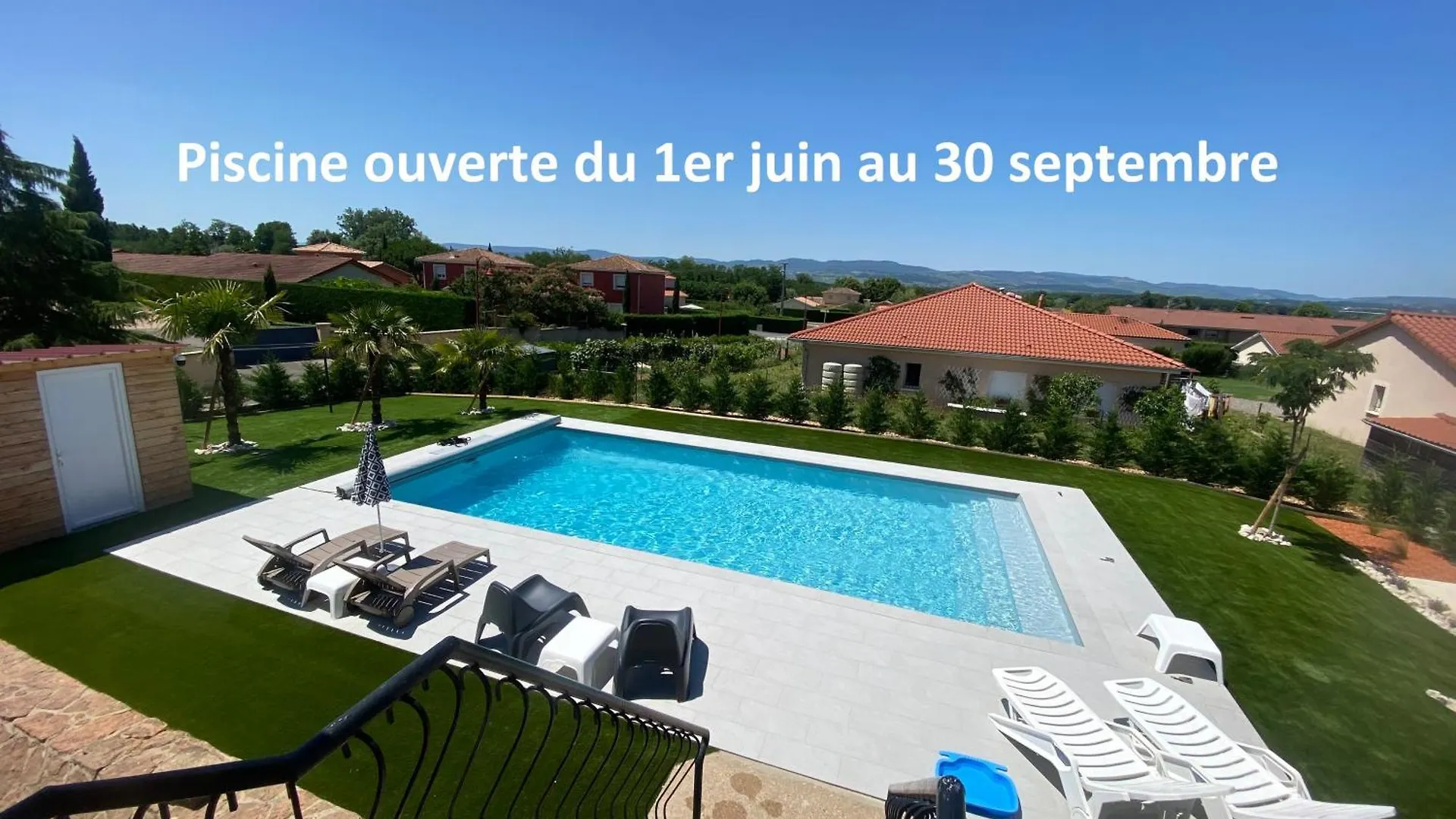 Logement Independant Chez L'Habitant Avec Piscine Commune Grieges