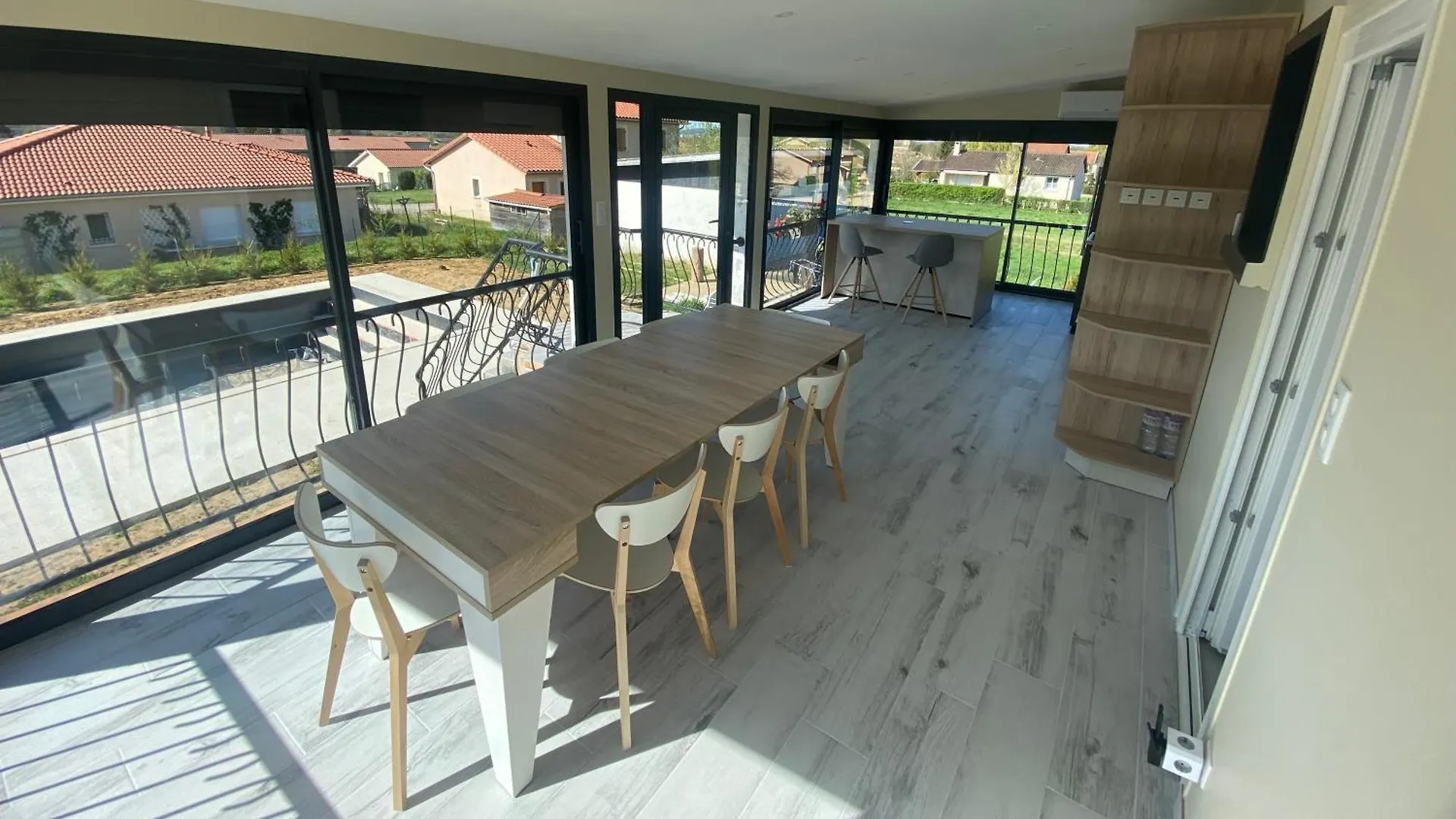 Apartment Logement Independant Chez L'Habitant Avec Piscine Commune Grieges France