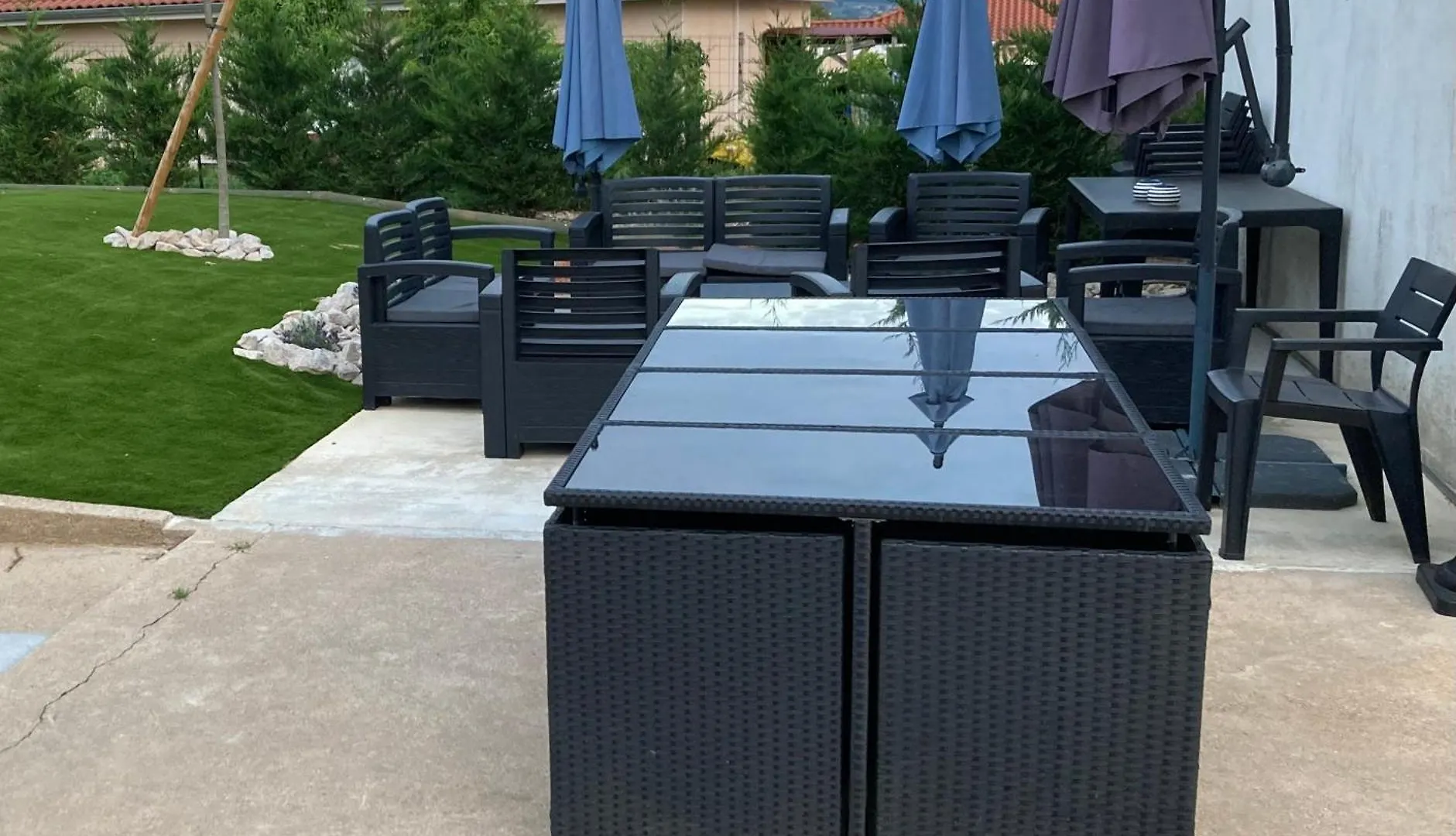 Logement Independant Chez L'Habitant Avec Piscine Commune Grieges 0*,
