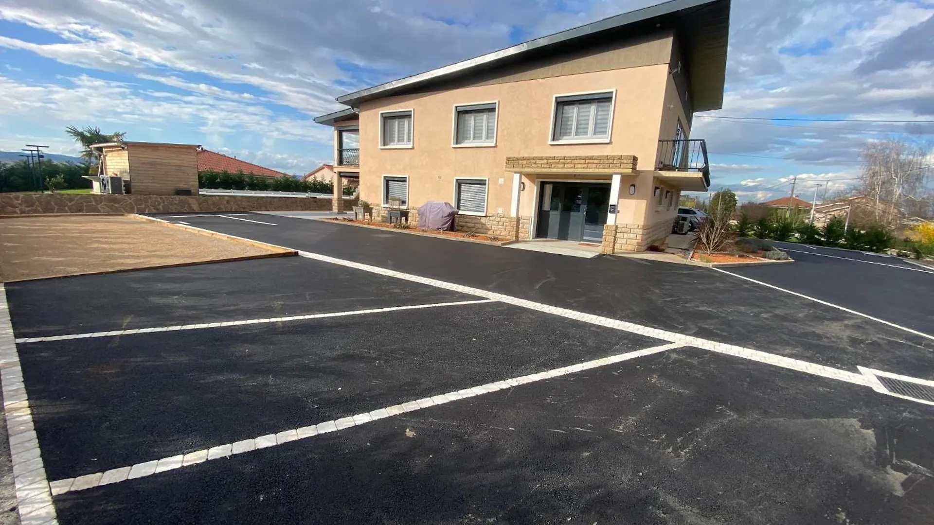 Logement Independant Chez L'Habitant Avec Piscine Commune Grieges 0*,  France
