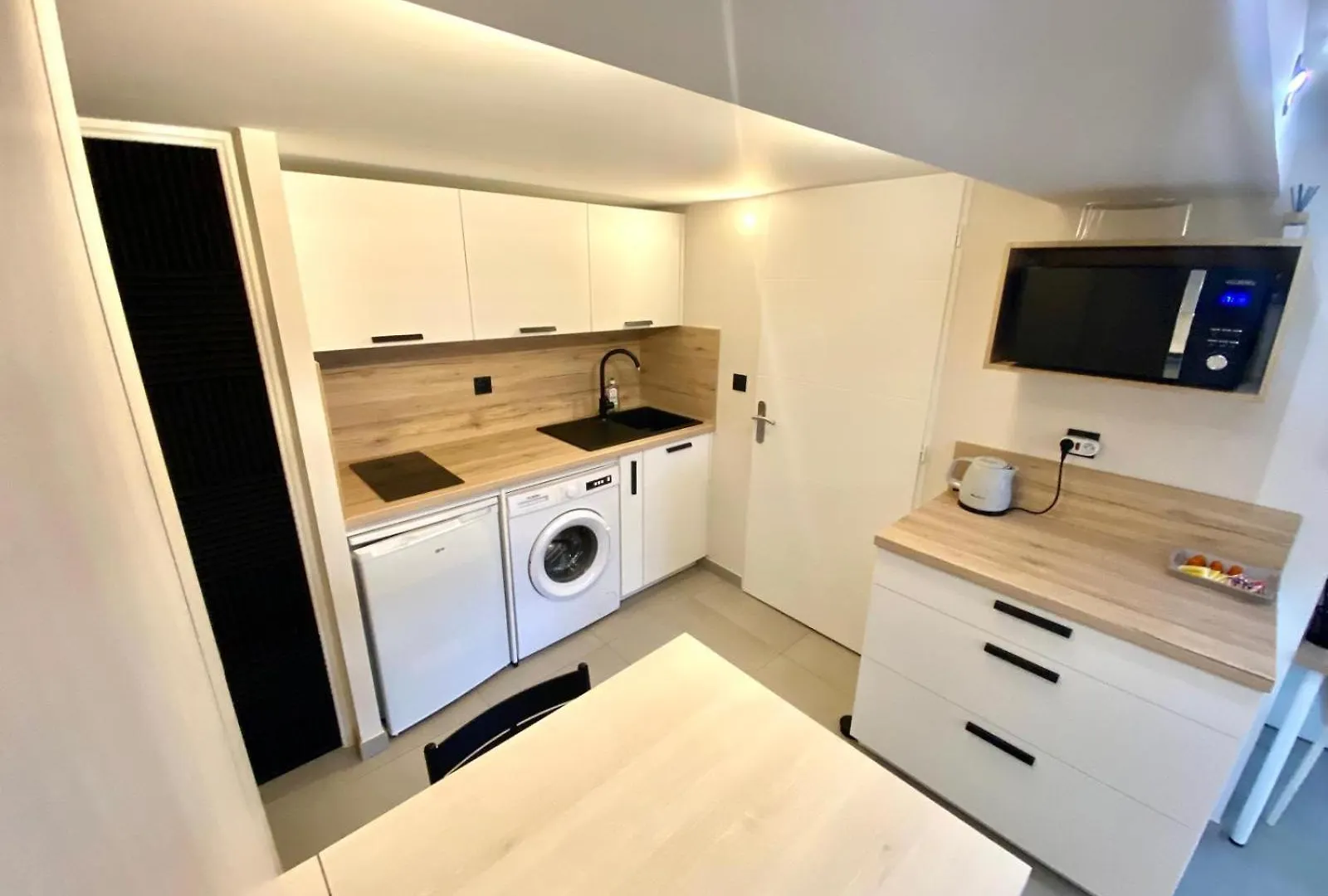 Logement Independant Chez L'Habitant Avec Piscine Commune Grieges 0*,