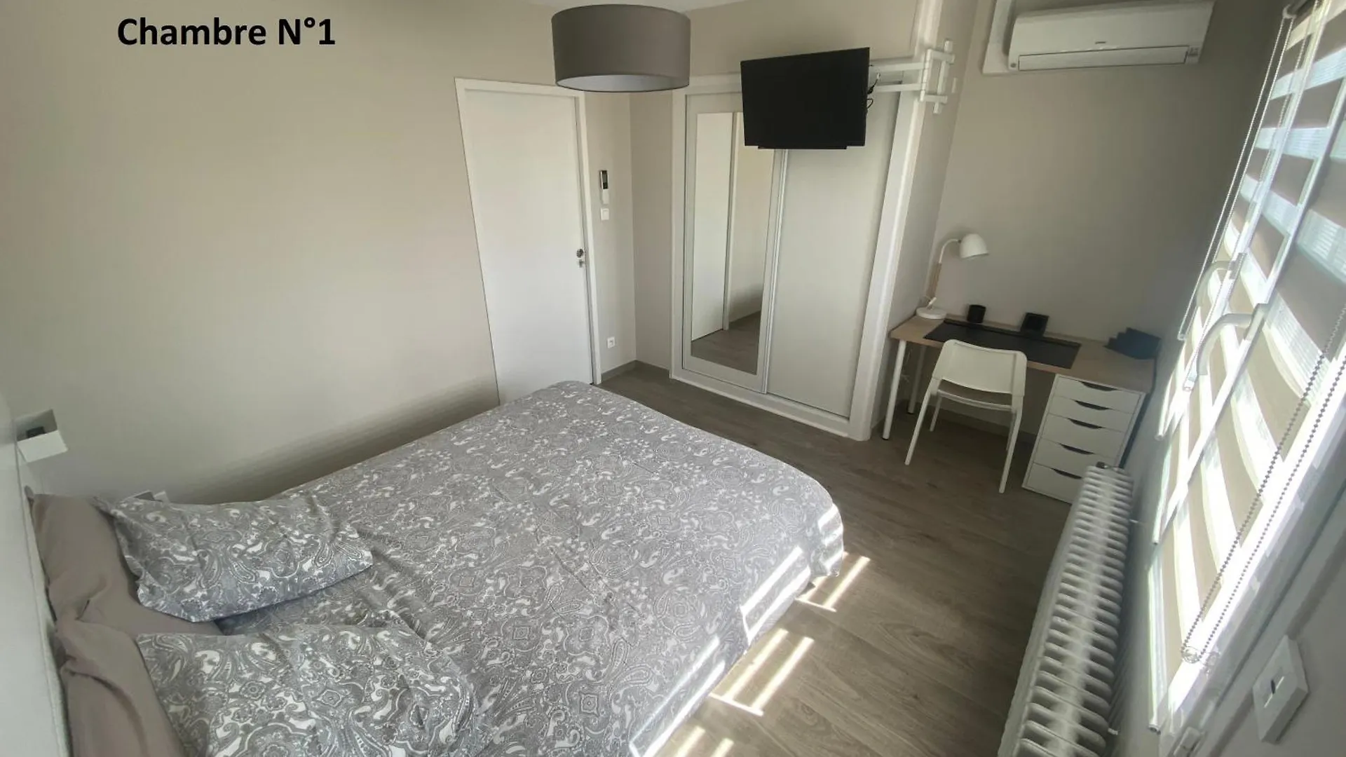 Logement Independant Chez L'Habitant Avec Piscine Commune Grieges
