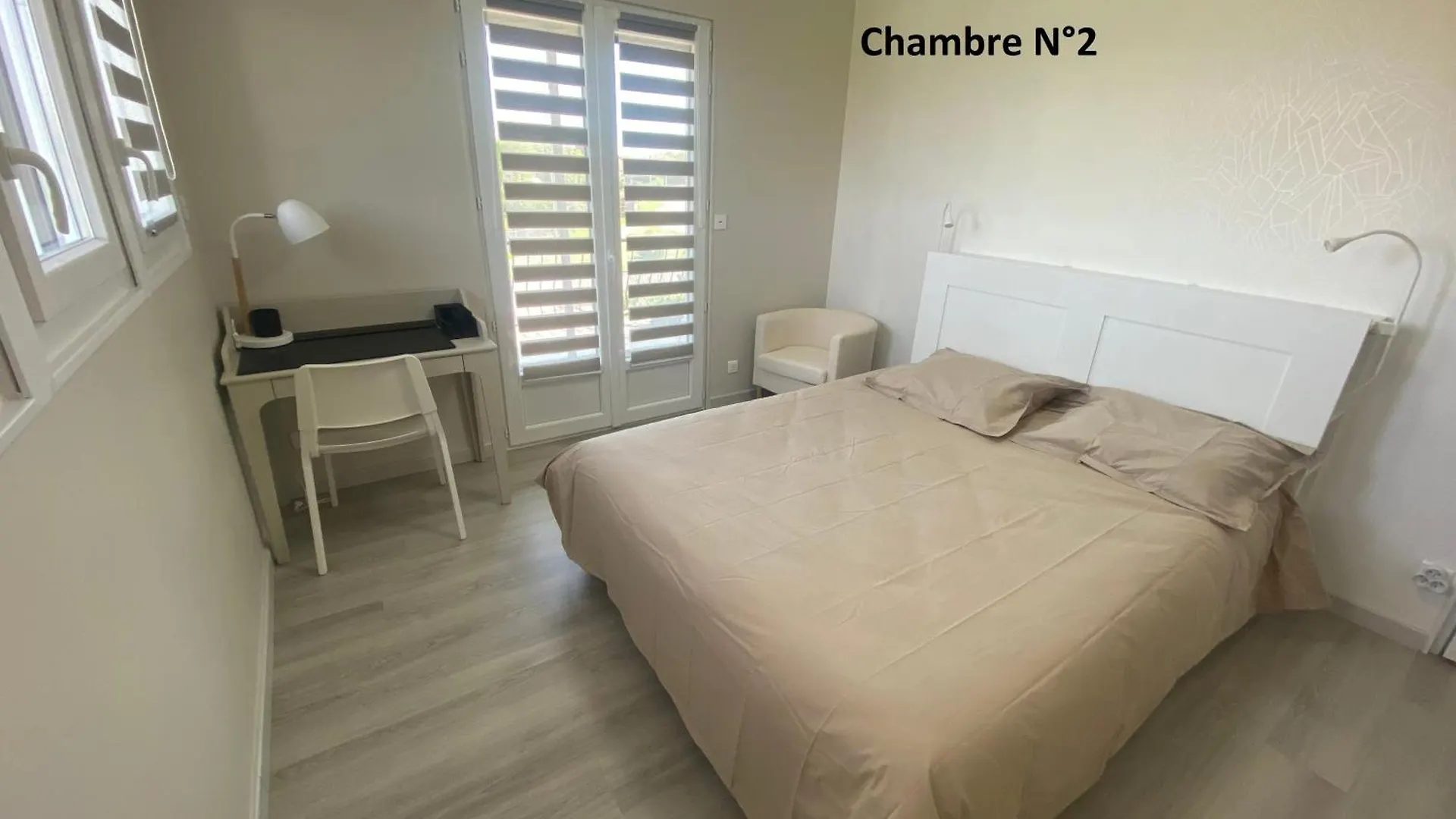 Logement Independant Chez L'Habitant Avec Piscine Commune Grieges