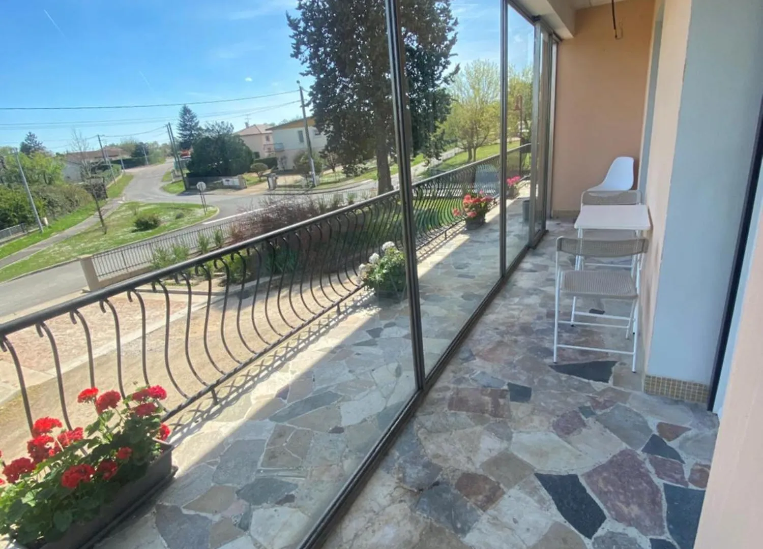 Logement Independant Chez L'Habitant Avec Piscine Commune Grieges 0*,  France